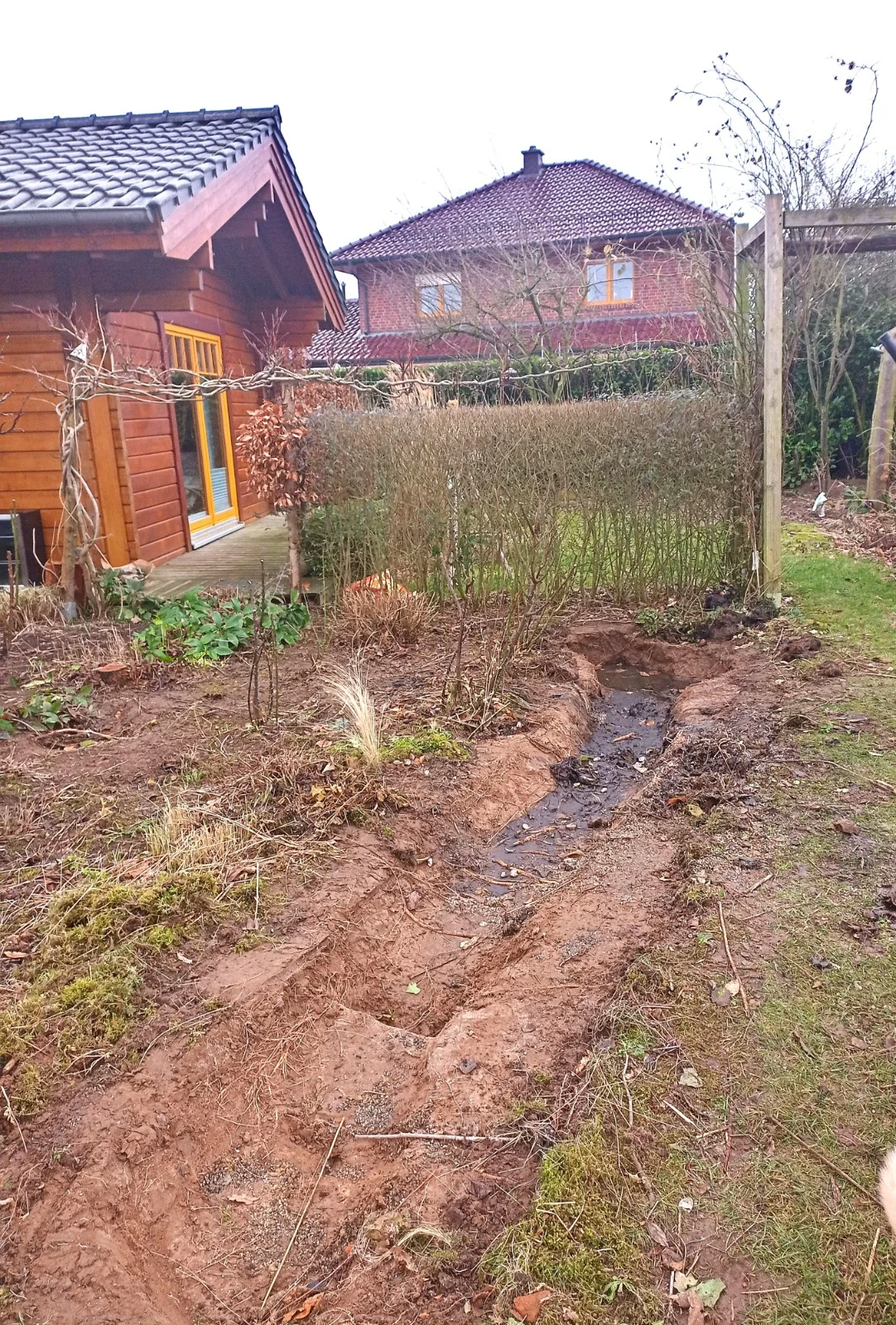 Gartenstelle 2 — vorher: matschiger Boden
